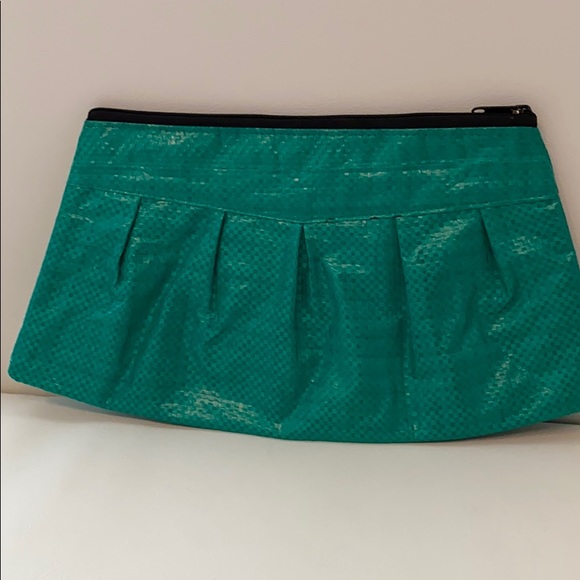 Torrain Vegan Recycled Clutch Feed Bag - Picture 2 of 8